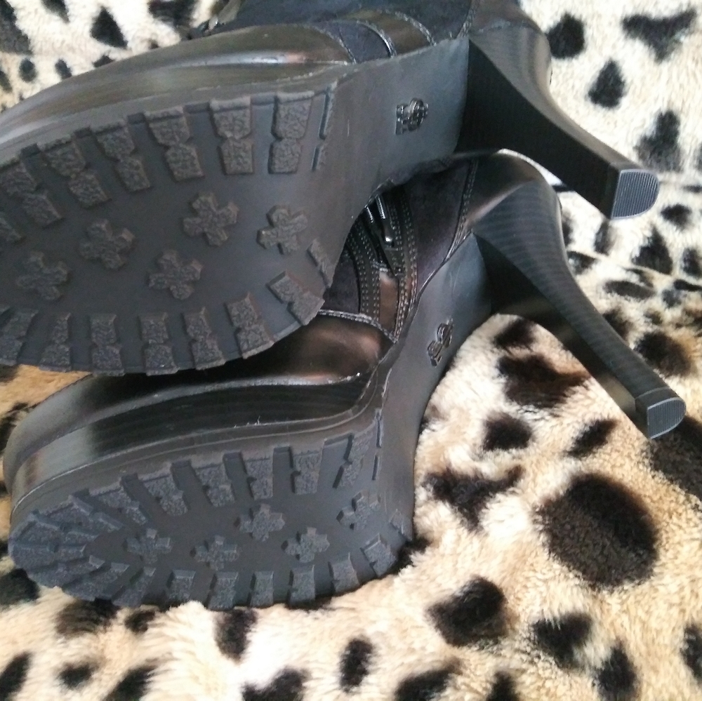 JLo black boots - Picture 2 of 4